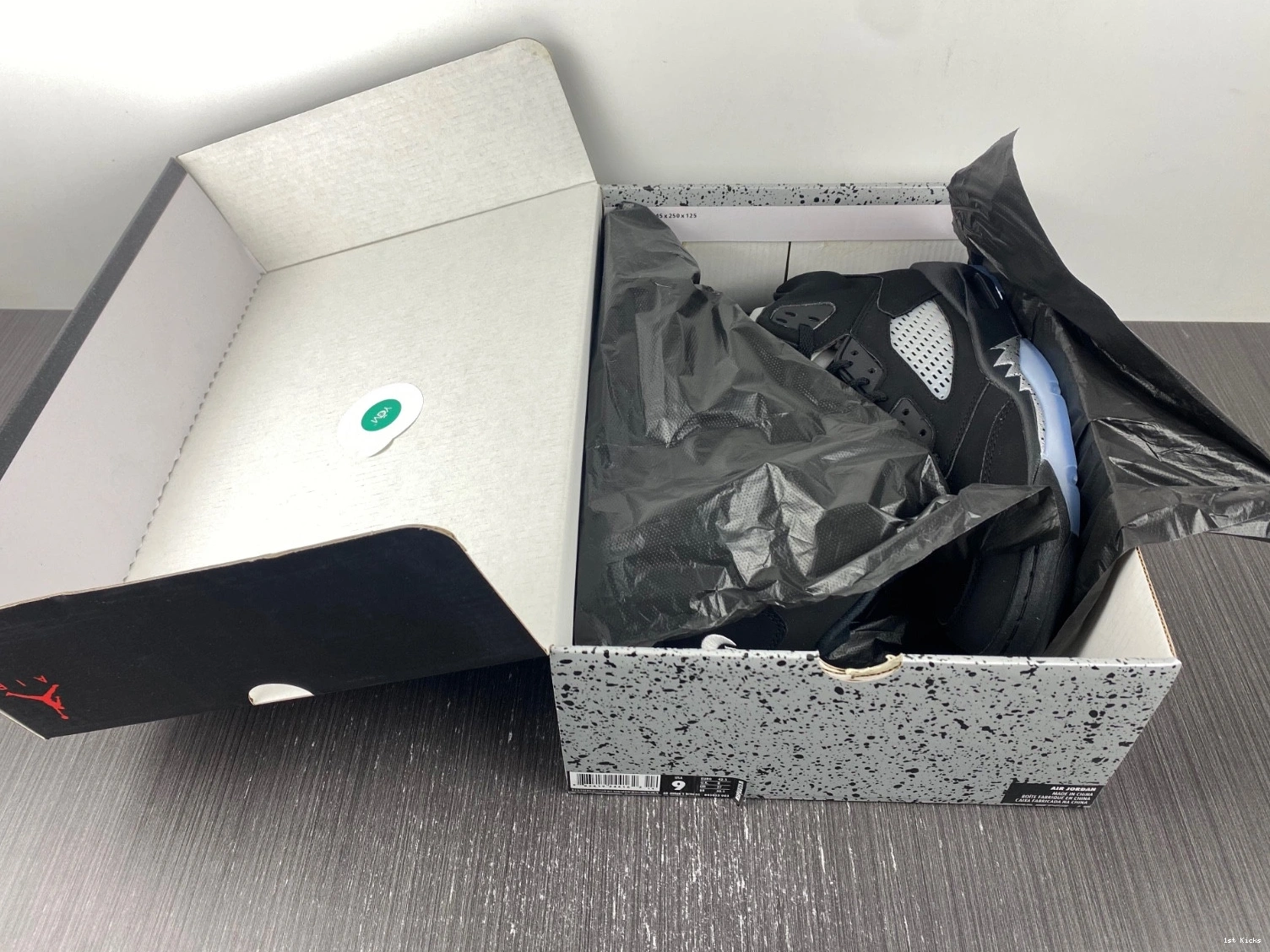 Jordan Retro Metallic (2016) - Black 845035-003 5 0124